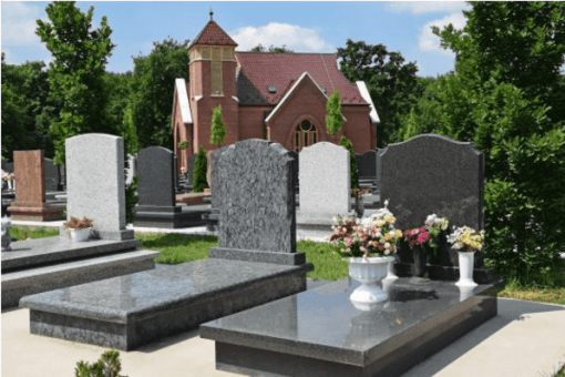 Devenir marbrier funéraire : Quelles qualités et formations ?