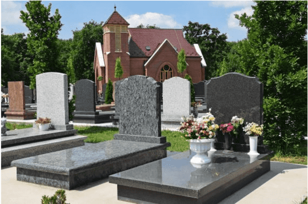 Devenir marbrier funéraire : Quelles qualités et formations ?