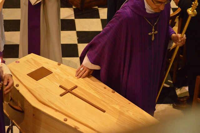 Focus sur le déroulement d’une cérémonie d’obsèques catholiques