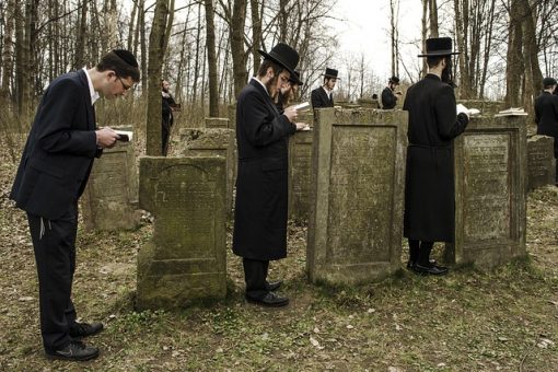 Déroulement de la cérémonie funéraire juive