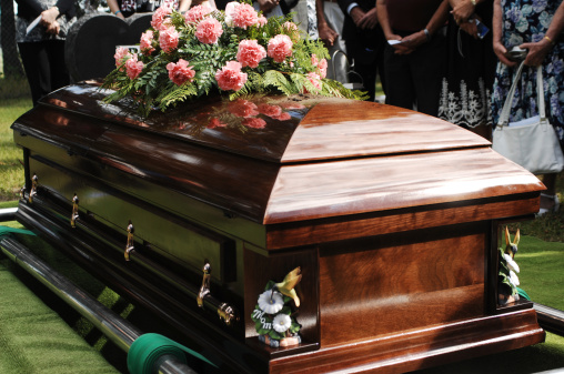 Quelles poignées de cercueil choisir pour une incinération ?
