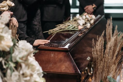 Les rituels funéraires à travers les cultures : mémoire et héritage commun